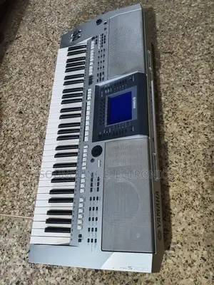 Yamaha Keyboard PSR S700