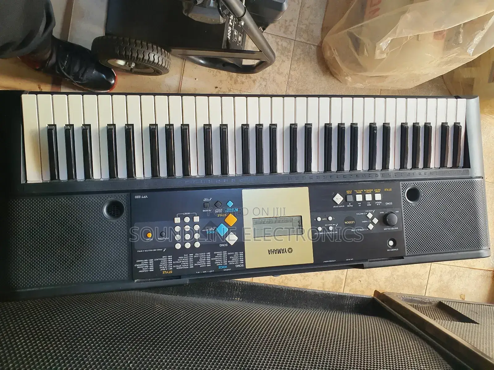 Yamaha Keyboard Ypt 220/ PSR E 223