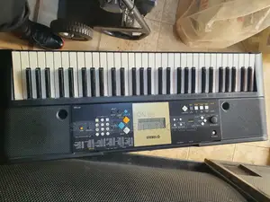 Yamaha Keyboard Ypt 220/ PSR E 223