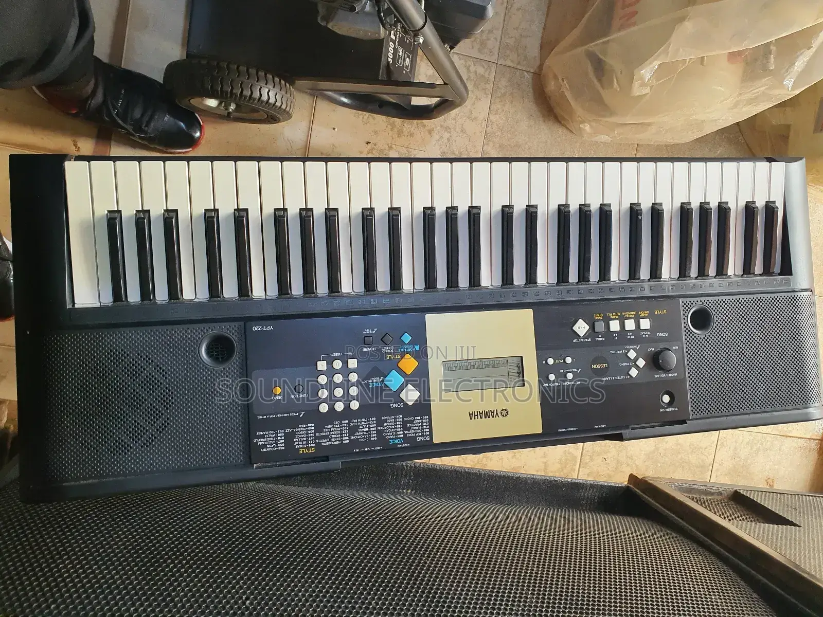 Yamaha Keyboard Ypt 220/ PSR E 223