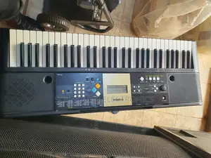 Yamaha Keyboard Ypt 220/ PSR E 223