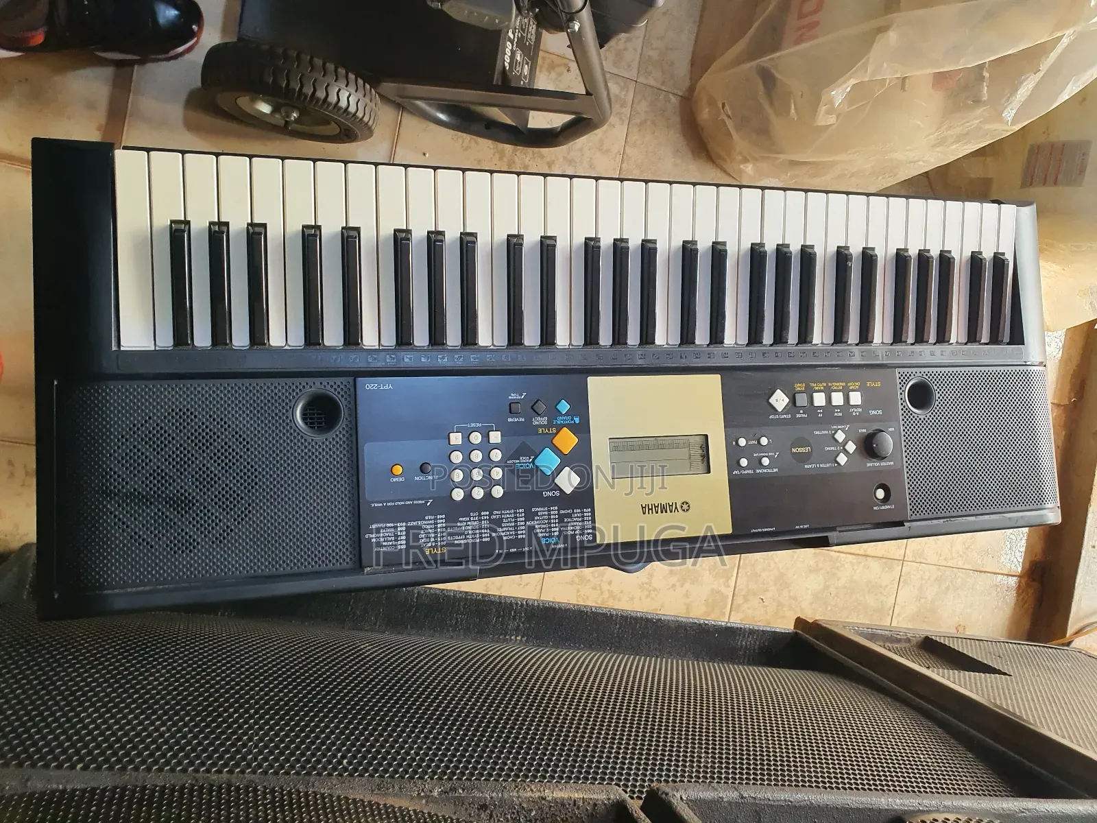 Yamaha Keyboard Ypt 220/ PSR E 223