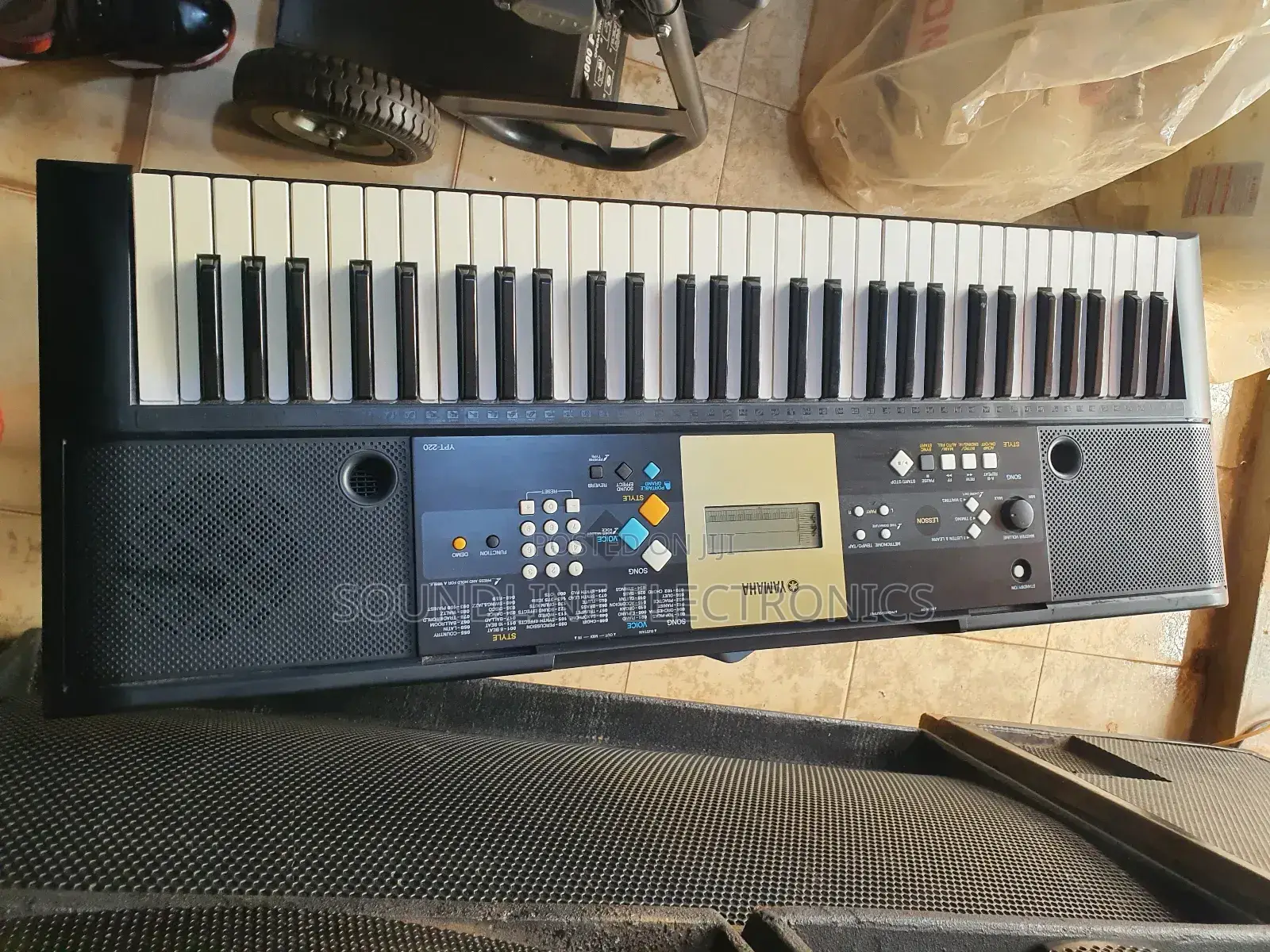Yamaha Keyboard Ypt 220/ PSR E 223