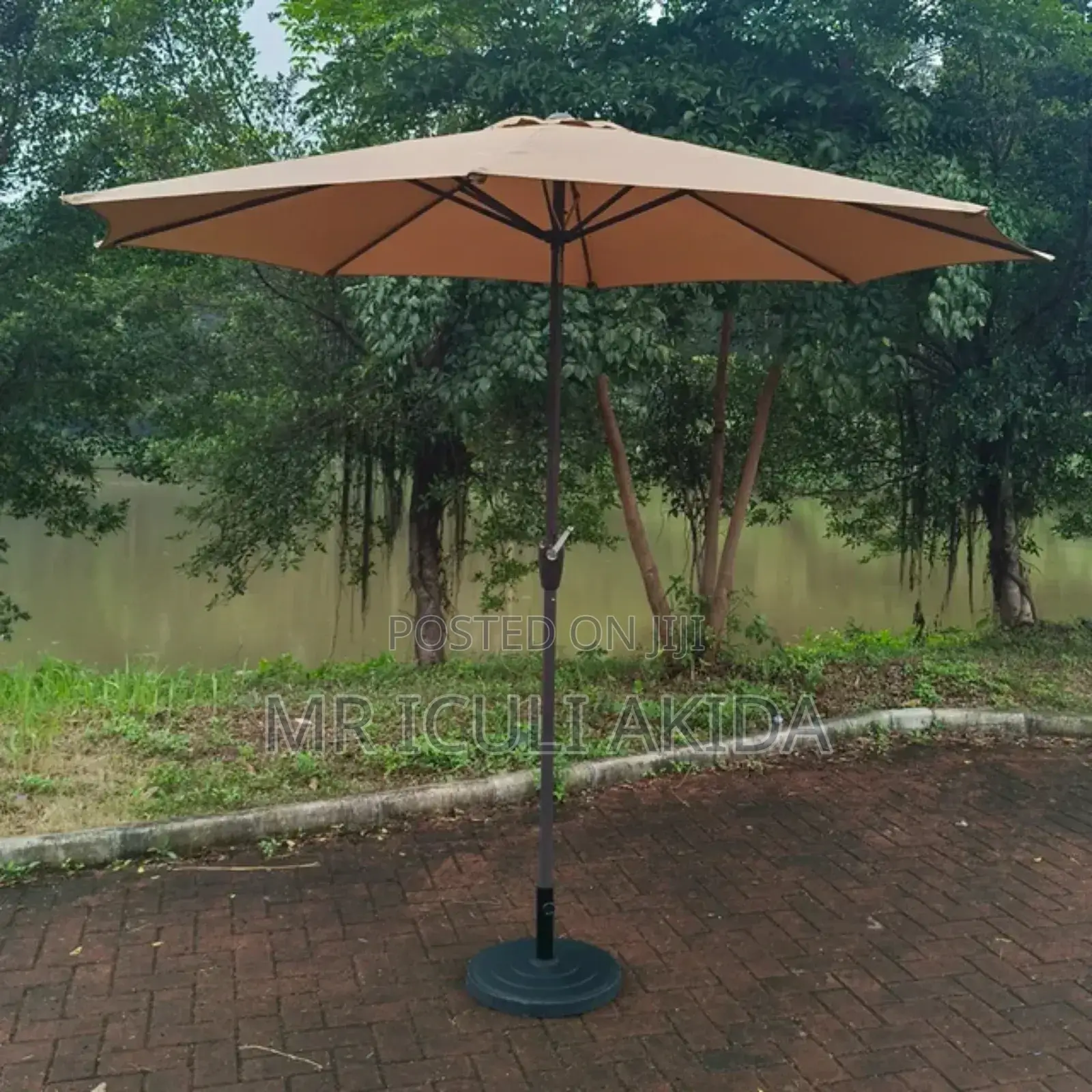 2.7mtrs Cantilever Rotating Garden,Hotel,Restaurant Umbrella