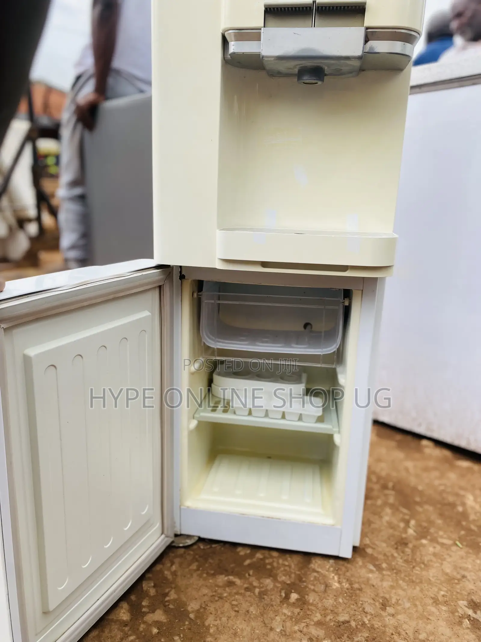 Water Dispenser With a Fridge