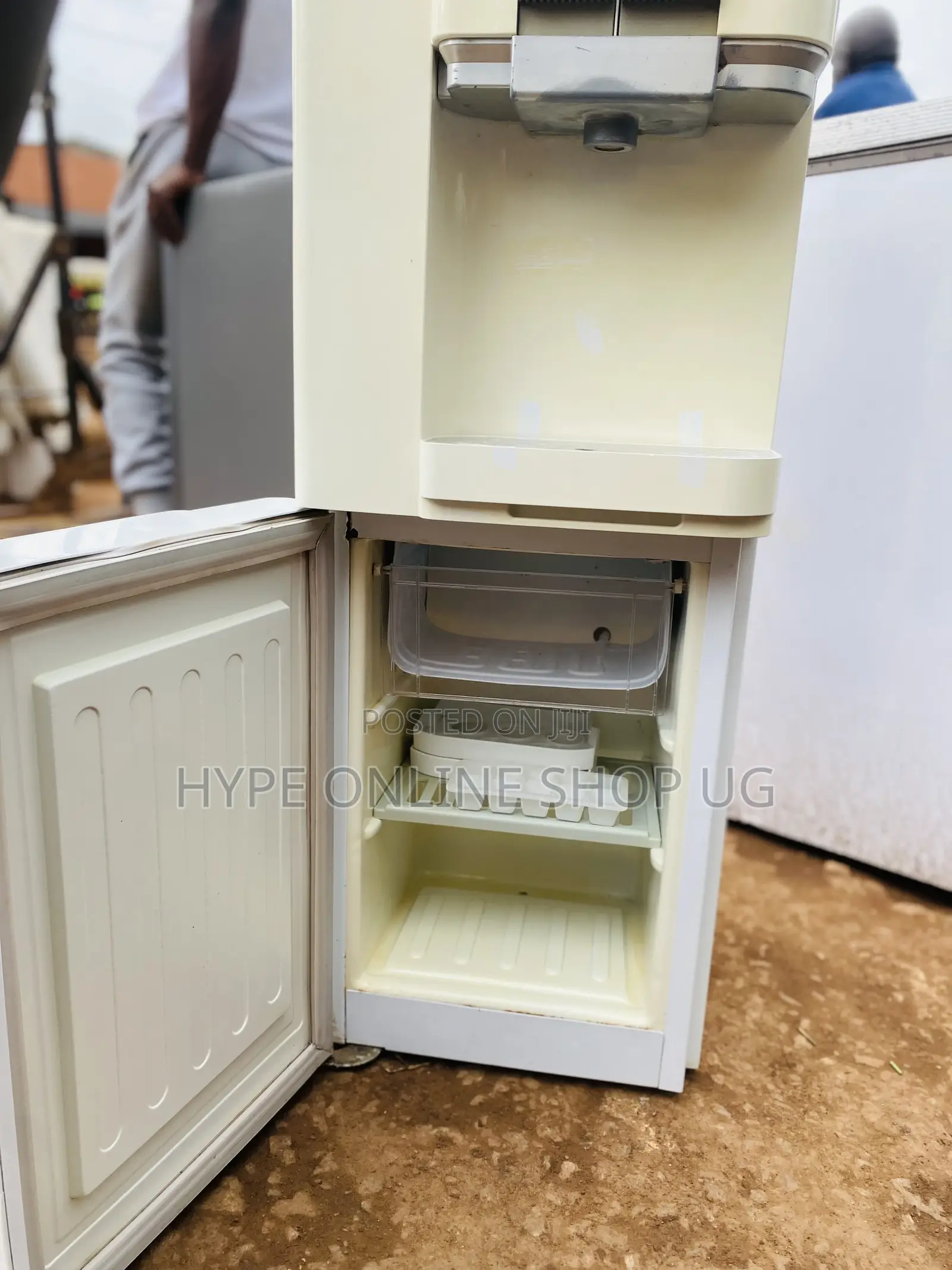 Water Dispenser With a Fridge