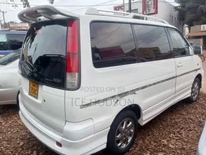 Toyota Noah 2002 Off white