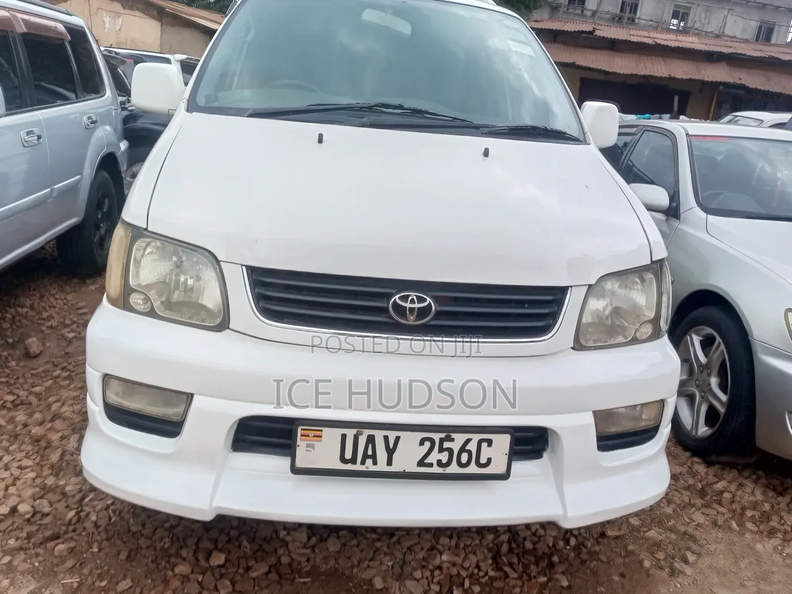 Toyota Noah 2002 Off white