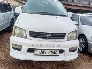 Toyota Noah 2002 Off white