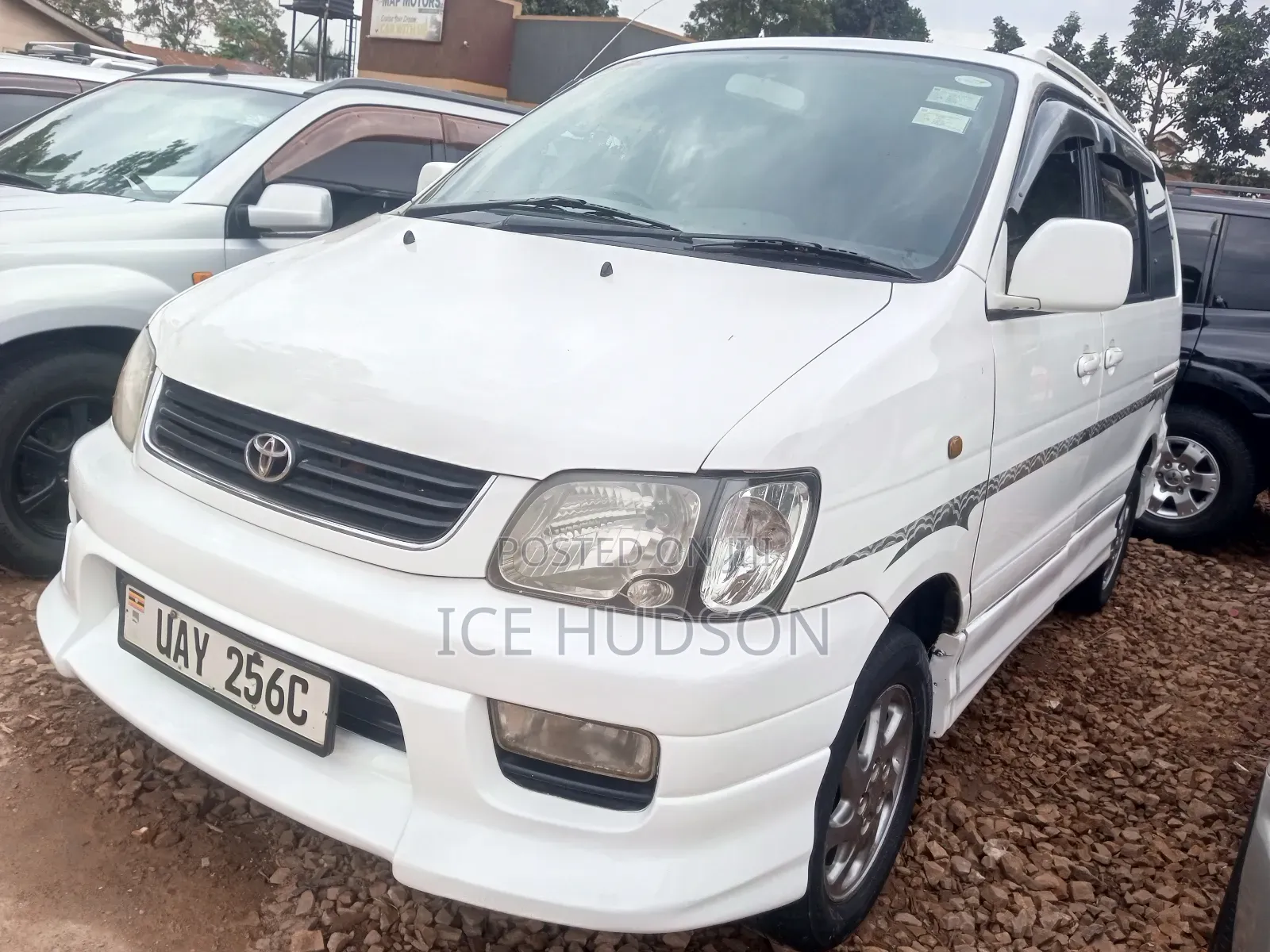 Toyota Noah 2002 Off white