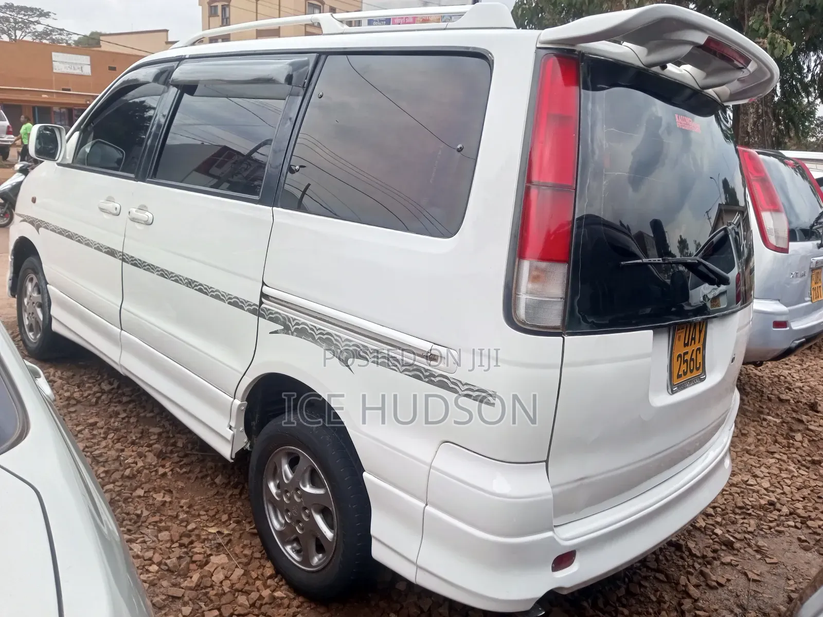 Toyota Noah 2002 Off white