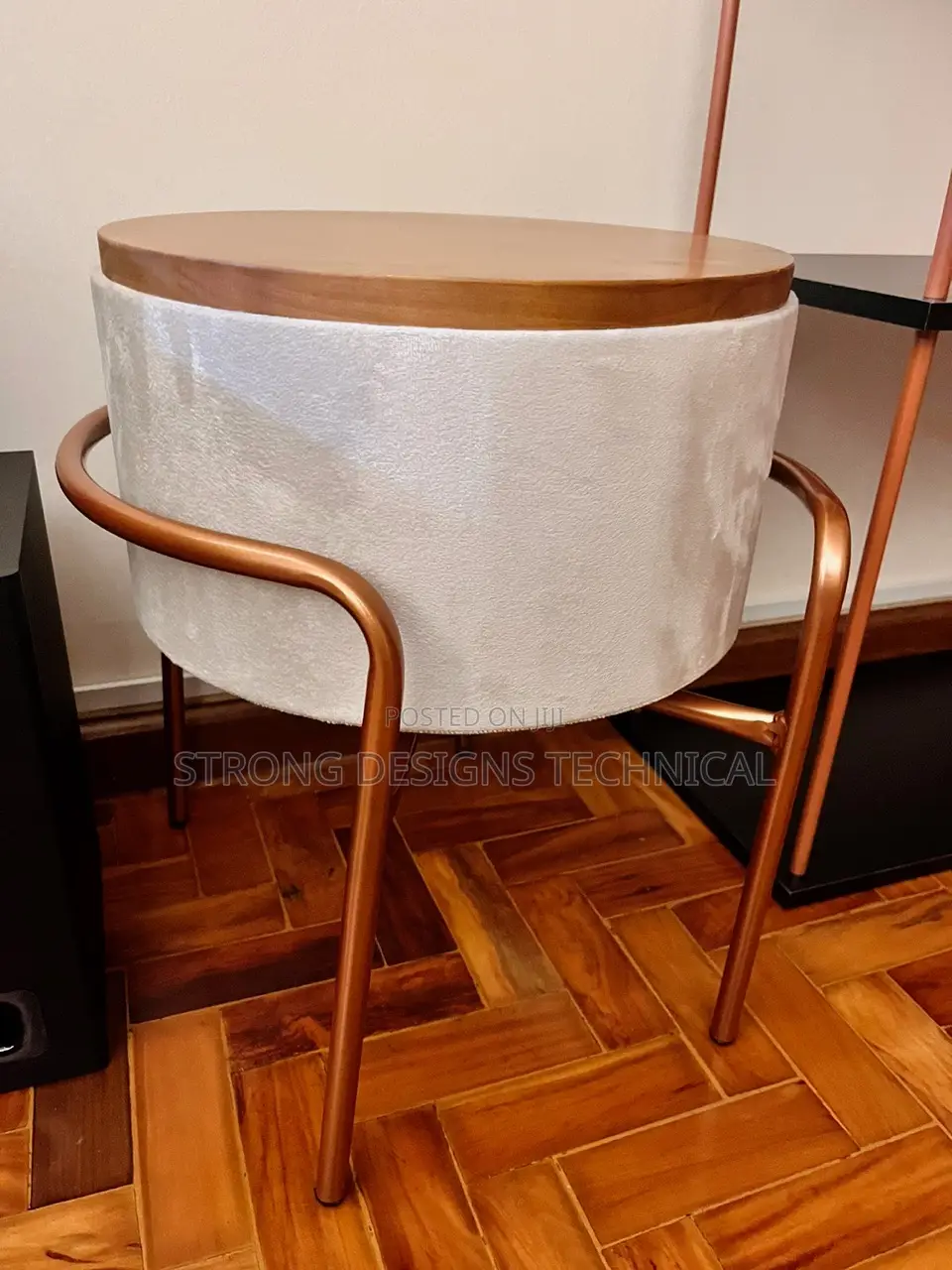 Multipurpose Stool for Homes. Living Rooms / Bedrooms