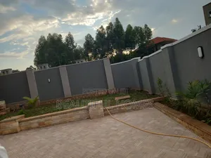 Furnished 5bdrm Duplex in Kira Town for sale