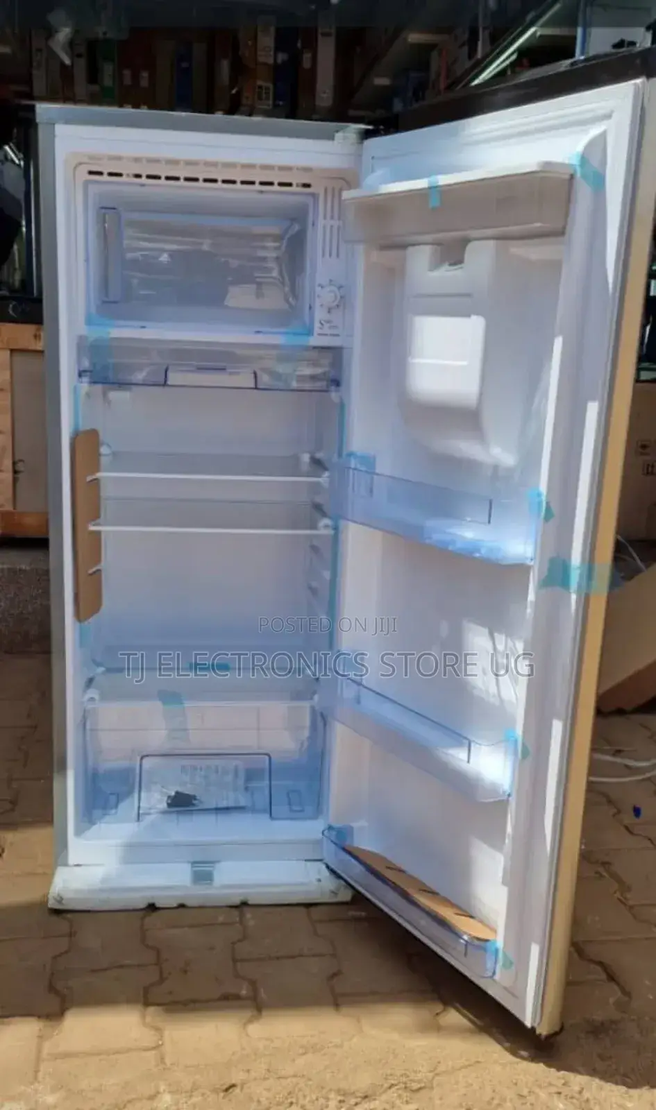 260l Adh Fridge With Water Dispenser