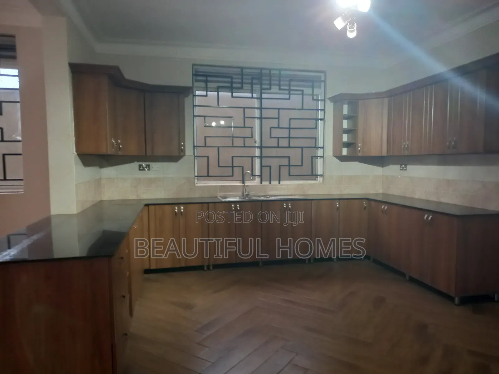 Furnished 6bdrm House in Kira for sale