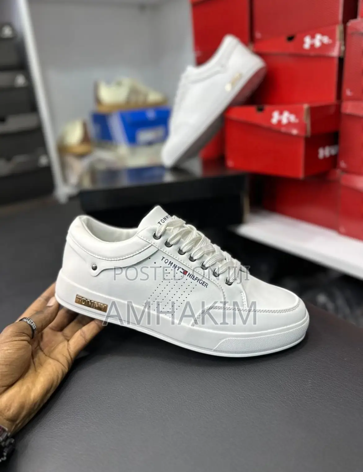 Classic Tommy Hilmifiger Sneakers in Stock