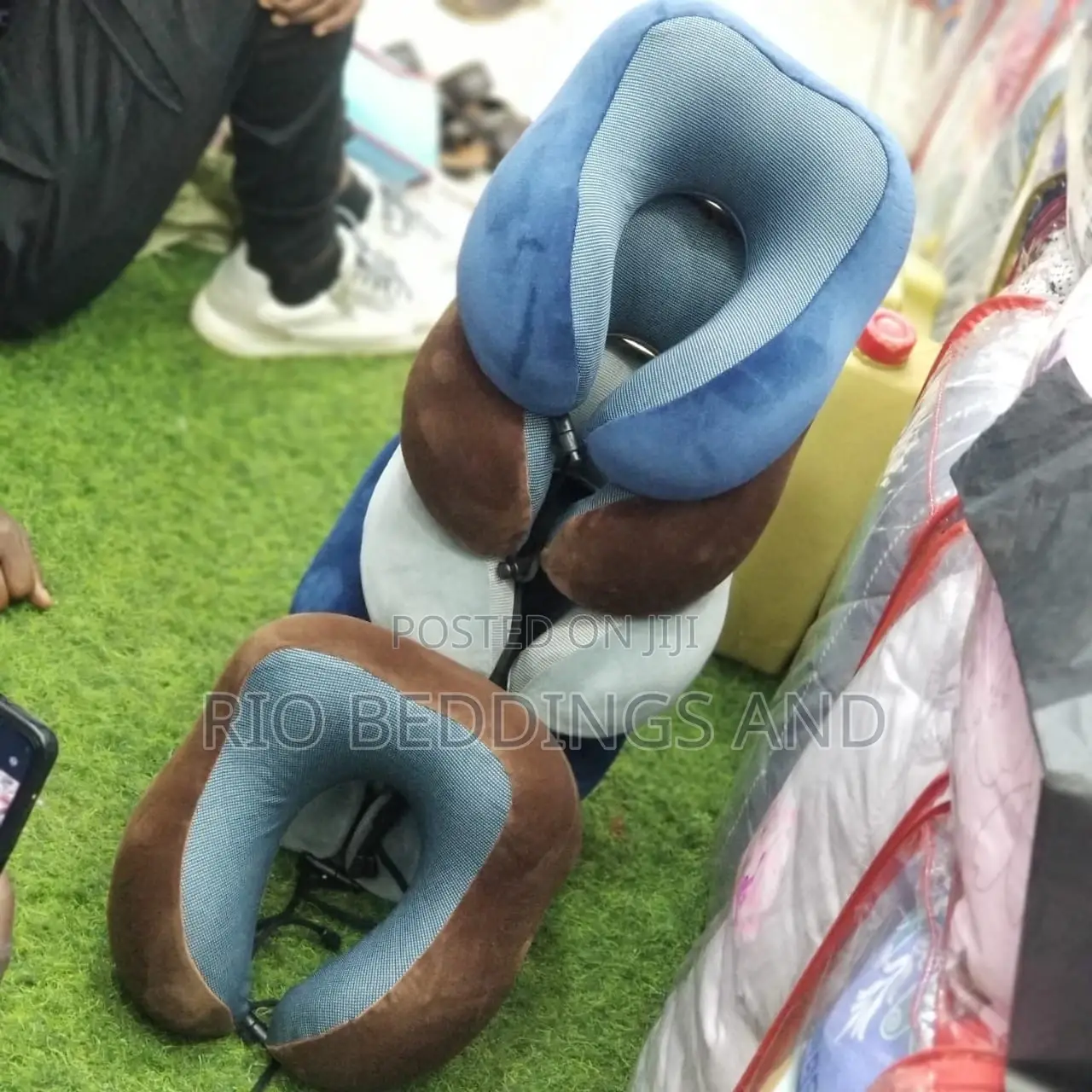Neck Pillows / Travel Pillows