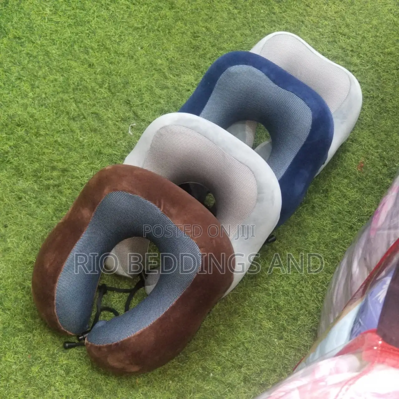 Neck Pillows / Travel Pillows