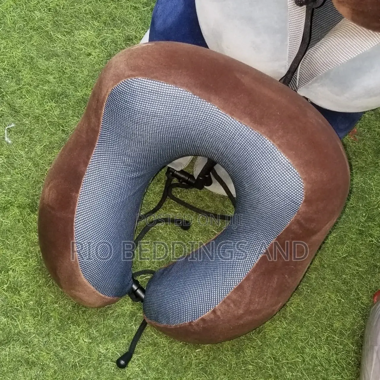 Neck Pillows / Travel Pillows