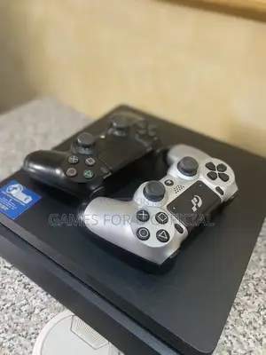 Chipped Ps4 With 2 Pads ??$$,
