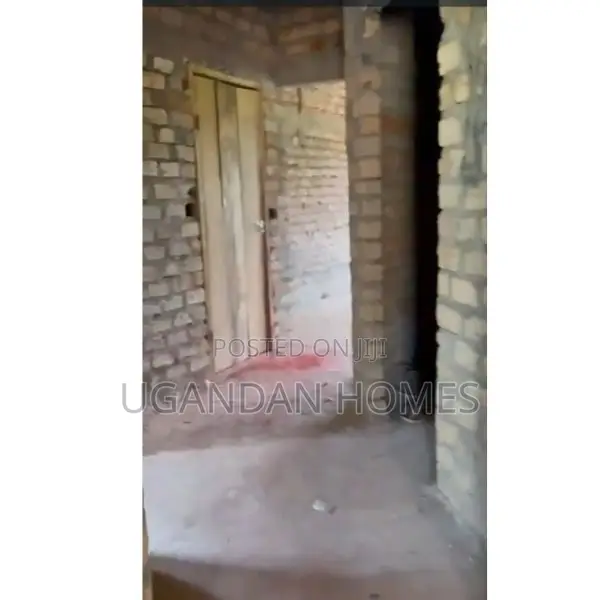 5bdrm Bungalow in Ssabagabo-Makindye for sale
