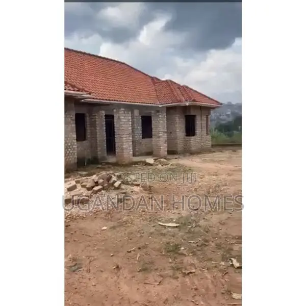 5bdrm Bungalow in Ssabagabo-Makindye for sale