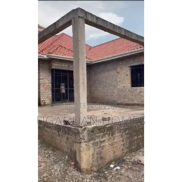 5bdrm Bungalow in Ssabagabo-Makindye for sale