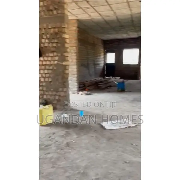 5bdrm Bungalow in Ssabagabo-Makindye for sale