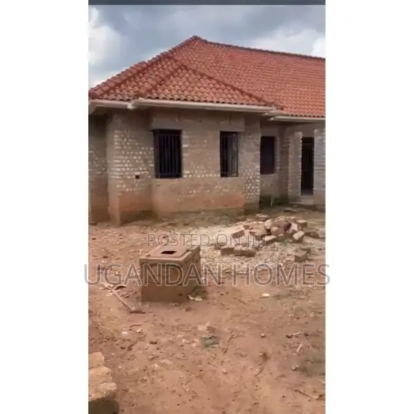 5bdrm Bungalow in Ssabagabo-Makindye for sale