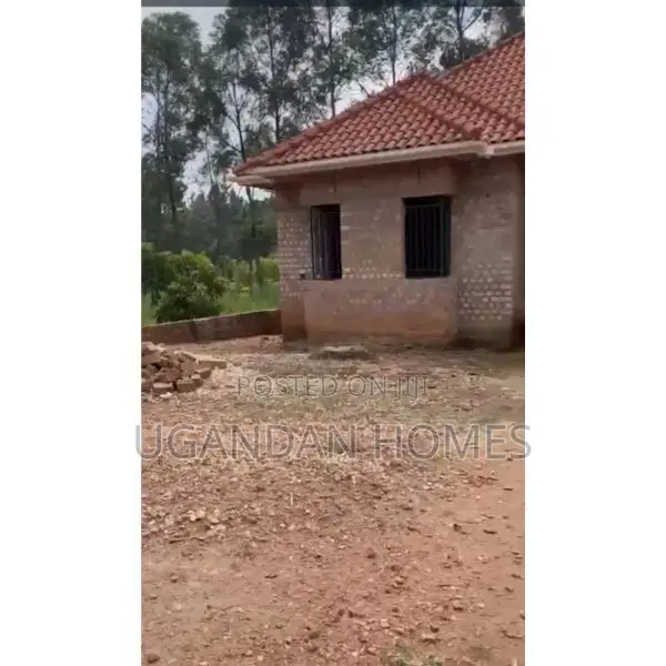 5bdrm Bungalow in Ssabagabo-Makindye for sale