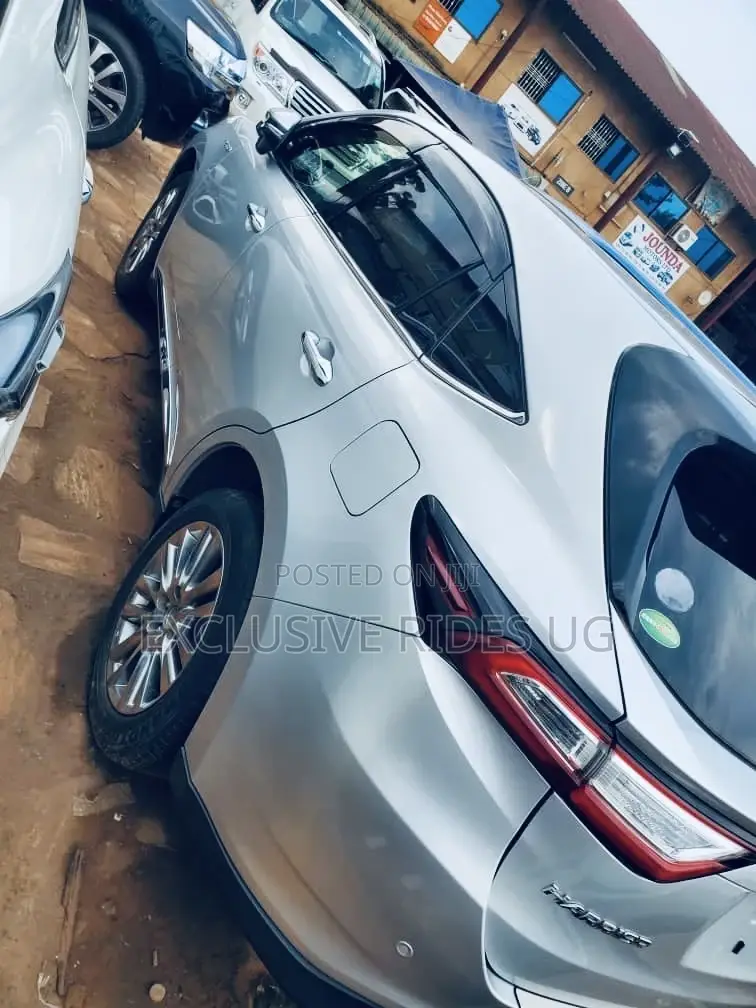Toyota Harrier 2.5 Hybrid 4WD 2017 Silver