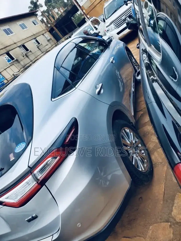 Toyota Harrier 2.5 Hybrid 4WD 2017 Silver