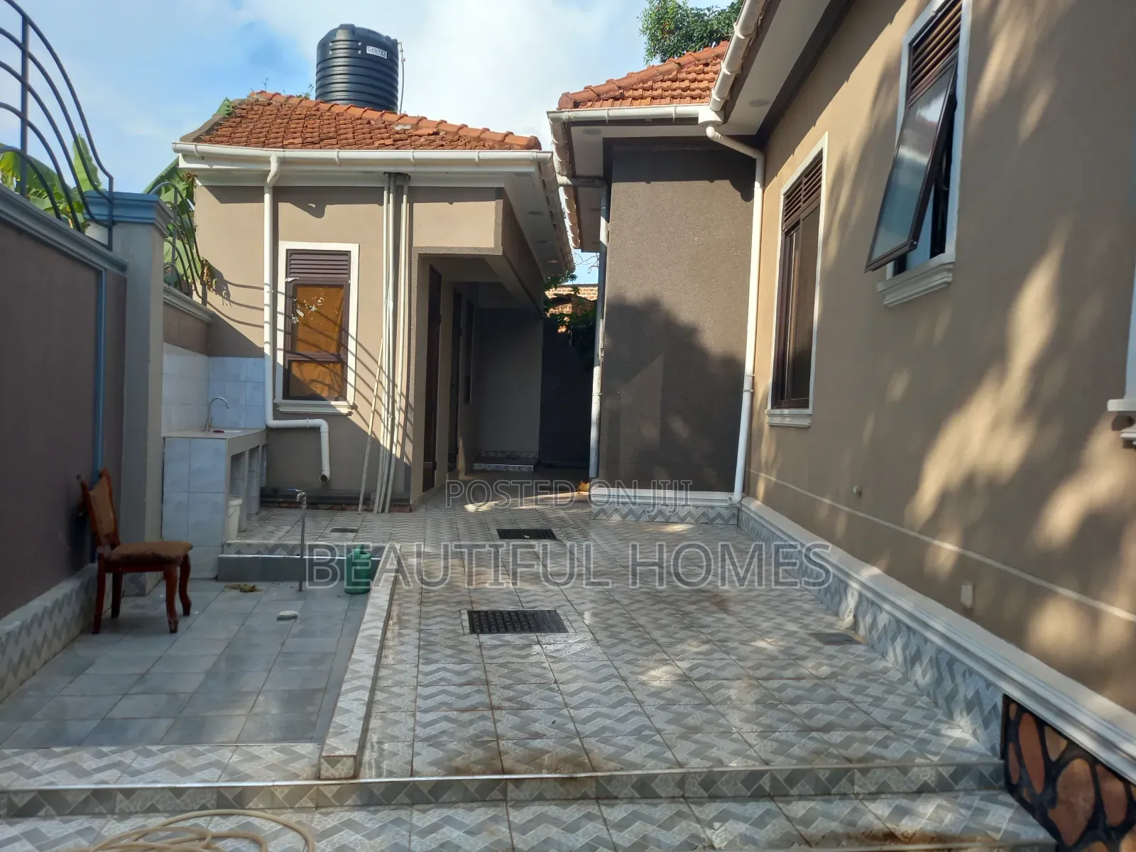 Furnished 5bdrm House in Kira Minister'S for sale