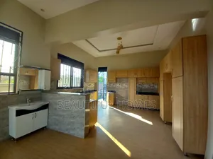Furnished 5bdrm House in Kira Minister'S for sale