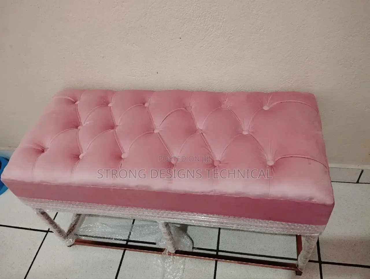 Metallic Seating Pouffe for Homes/ Boutiques/ Waiting Bench