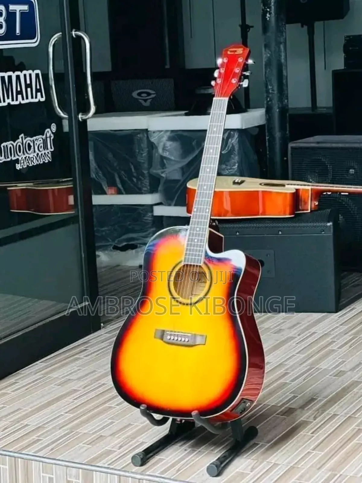 Full Size41 YAMAHA Powered Acoustic Guitar With FREE Battery