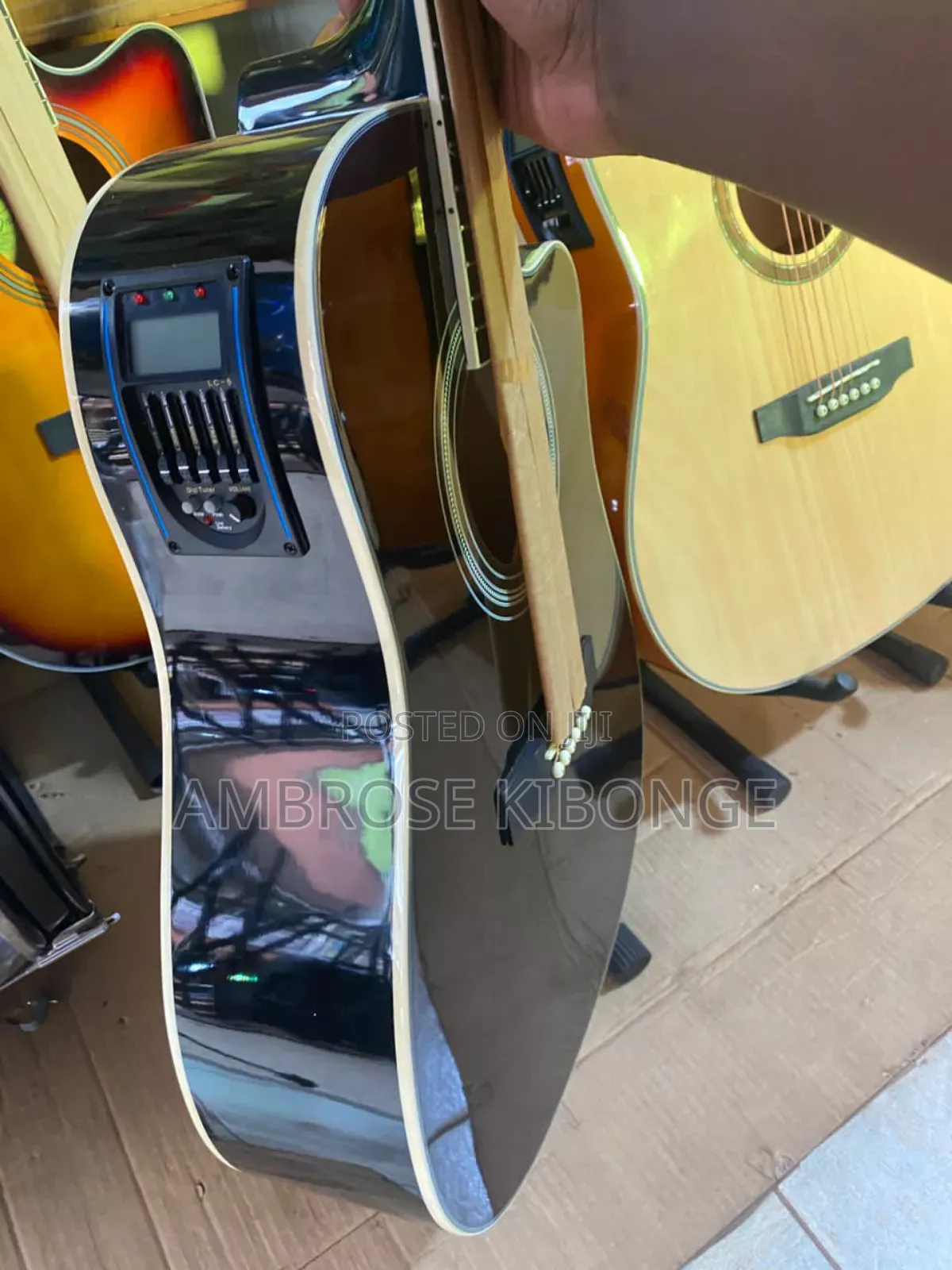 Full Size41 YAMAHA Powered Acoustic Guitar With FREE Battery