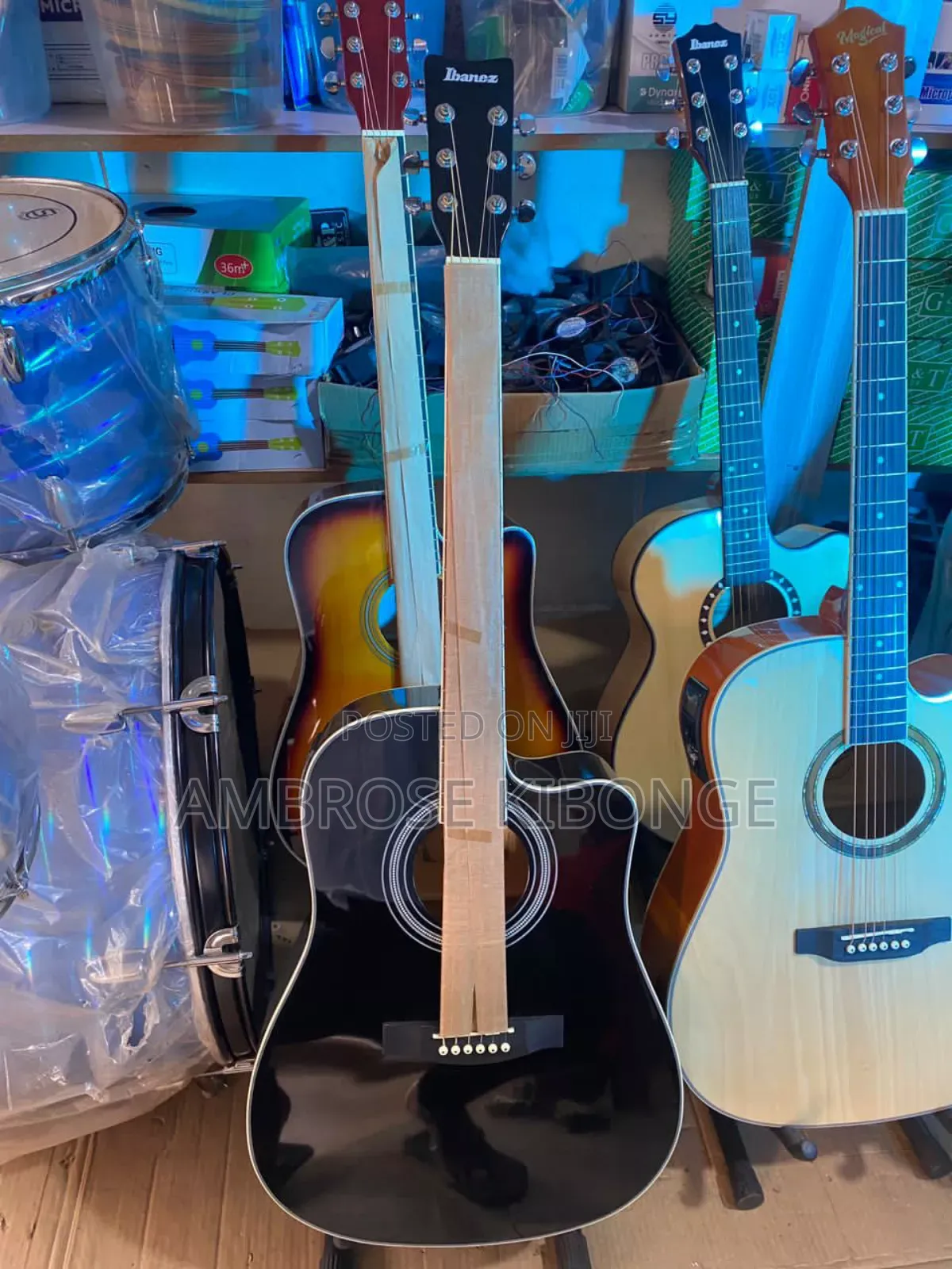 Full Size41 YAMAHA Powered Acoustic Guitar With FREE Battery