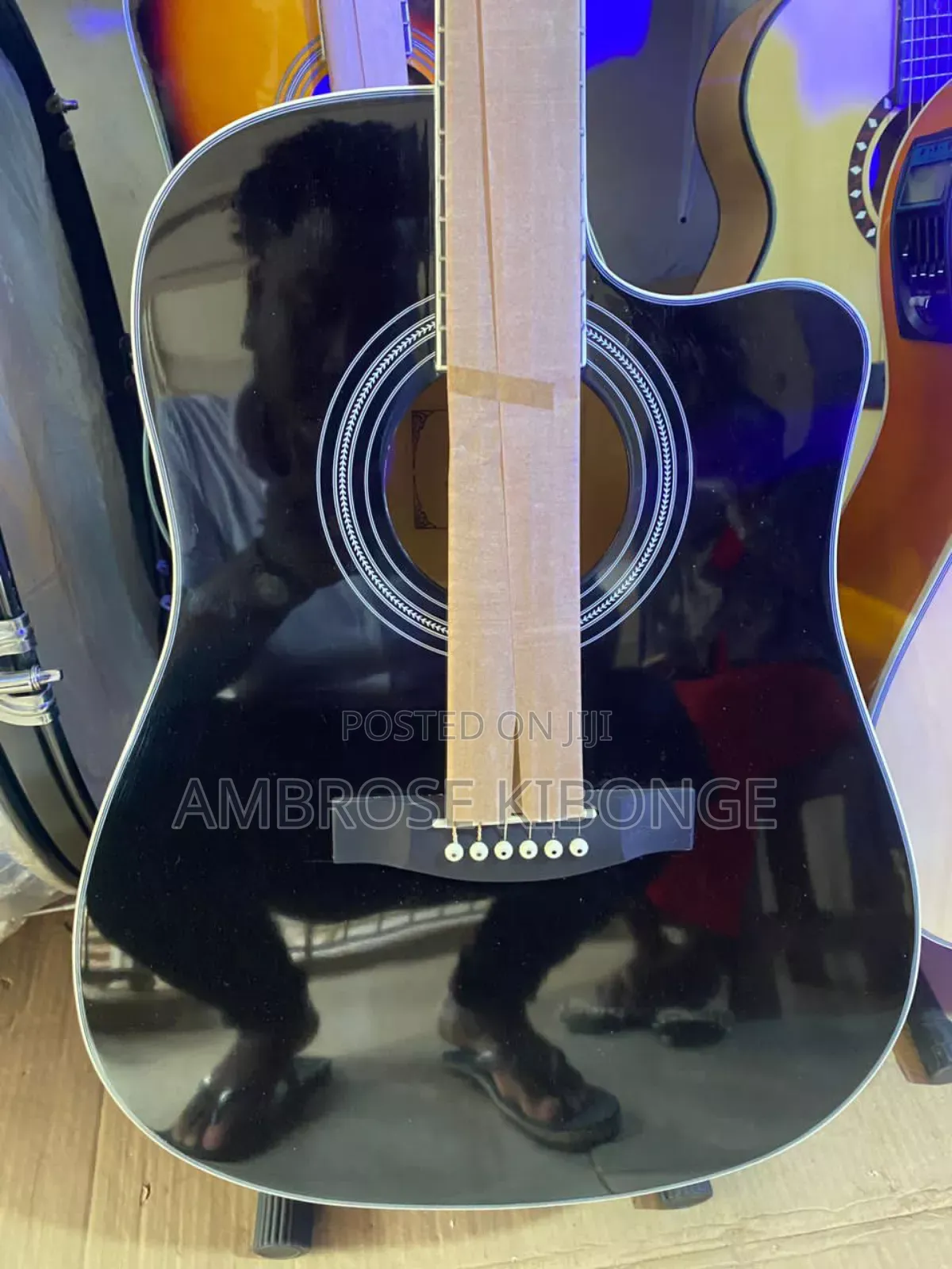 Full Size41 YAMAHA Powered Acoustic Guitar With FREE Battery