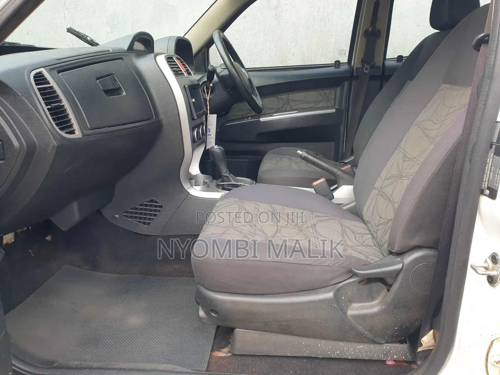 Tata Xenon 2010 White