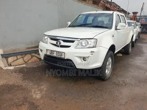 Tata Xenon 2010 White