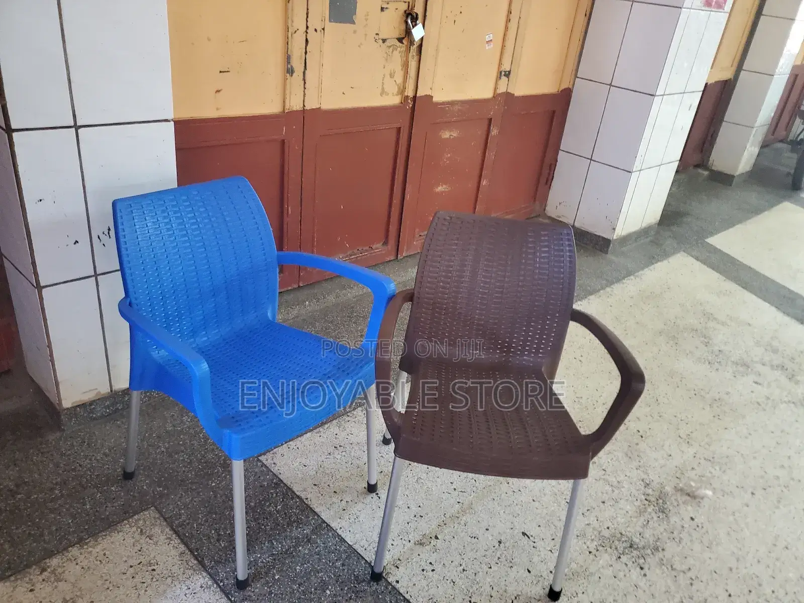 Blue/Brown Plastic Chairs Plastic Chairs