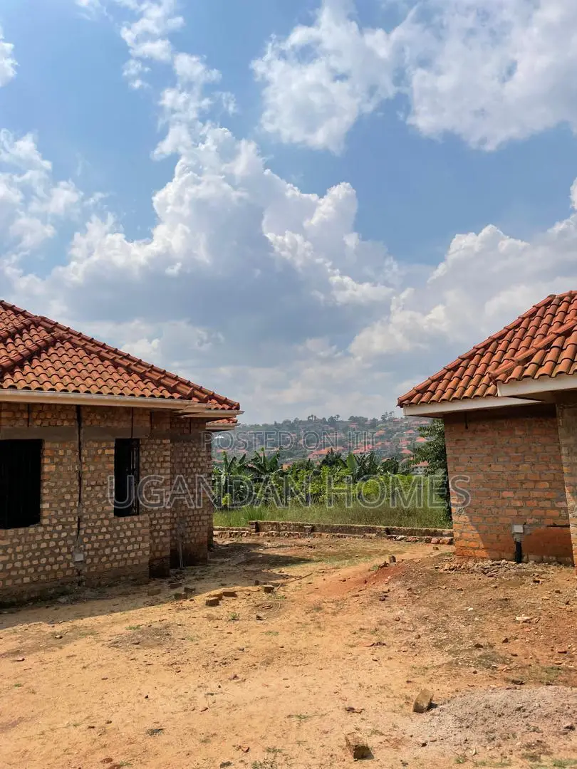 5bdrm Bungalow in Ssabagabo-Makindye for sale