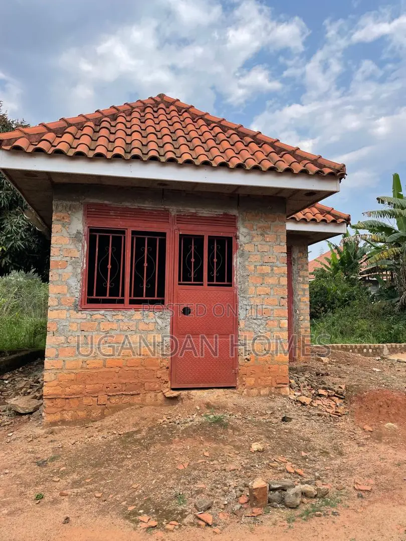 5bdrm Bungalow in Ssabagabo-Makindye for sale