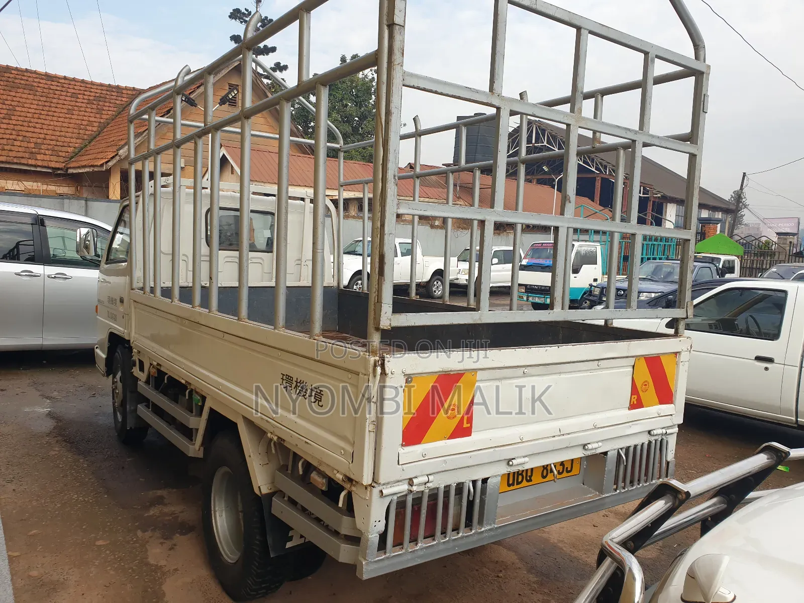 Truck Isuzu Elf Short
