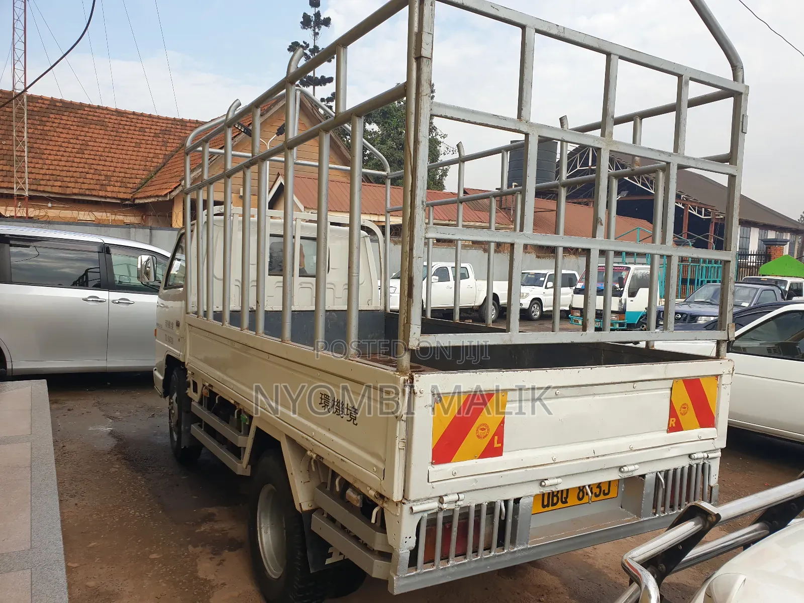 Truck Isuzu Elf Short