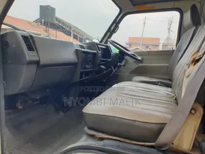 Truck Isuzu Elf Short