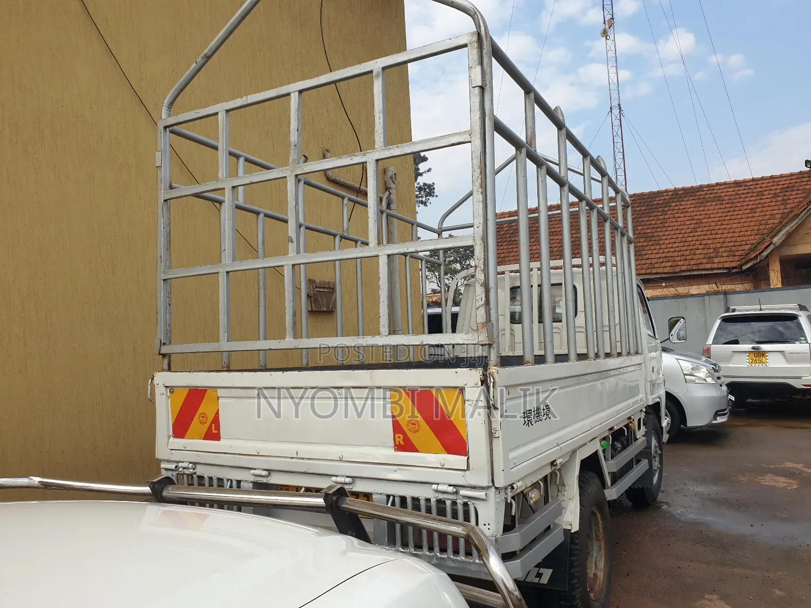 Truck Isuzu Elf Short