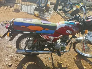 Bajaj Boxer 100 2021 Red