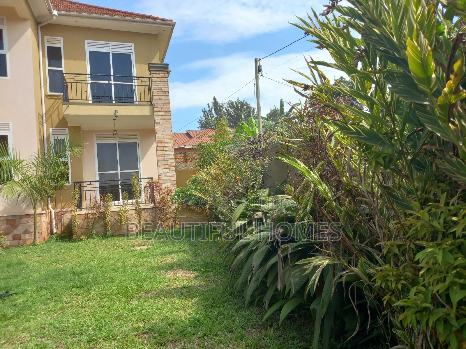 Furnished 6bdrm Mansion in Kira for sale